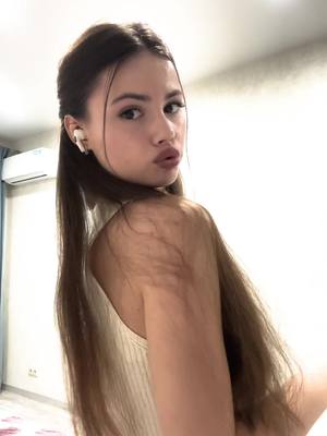 A post by @polina_revva on TikTok caption: #рекомендации 