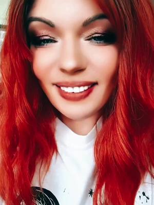 A post by @aniusiaja on TikTok caption: I tego Wam i sobie życzę😉  Spokojnej nocy Dziubaski💫🫶 #zkrainyczarów👸👑 #porcelanowa👸👑 #team🍑🍑🥒 #kabaret 