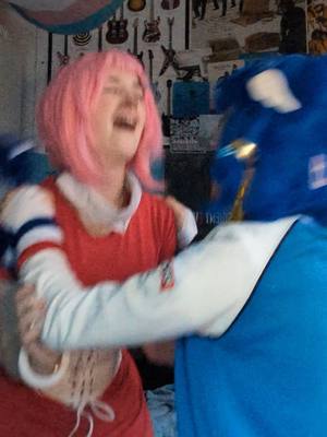 A post by @fazbear.forreal on TikTok caption: ME TEWWW @El🩷 || #amycosplay #amy #fazbearforreal #ukcosplayer #cosplay #sonic #soniccosplay #sonicthehedgehog 