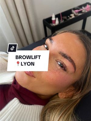 A post by @amdltt on TikTok caption: Aujourd’hui j’ai fais une prestation chez @browstudiolyon je suis trop contente du resultat j’ai pris le pack prestige browlift + rehaussement !! Vraiment c’est un 10/10 merci encore 🤍🤍 #fypシ゚ #pourtoii 