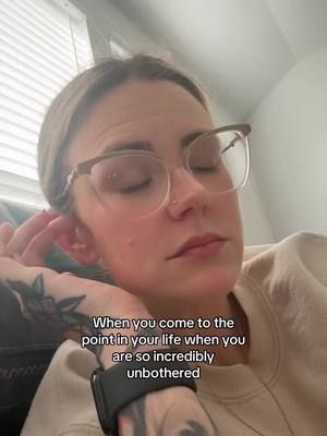 A post by @dmobbsxo on TikTok caption: Chileeee… anyways…. #lgbtq #lgbt #country #unbothered #texascheck 