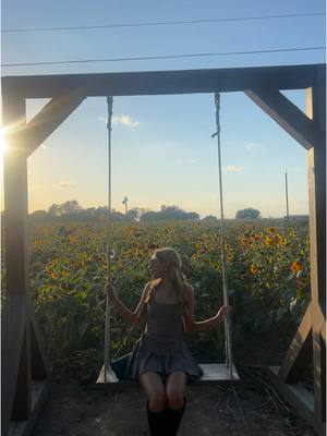 A post by @saraavara22 on TikTok caption: reminiscing over these sunflowers #fyp #foryou #foryoupage #sunflower #sunflowers #sunflowerfield #motelrocks #fashion #Summer #summervibes #outfitinspo 