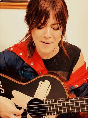 A post by @vanesamartin_ on TikTok caption: La raíz de “Objetos perdidos” #objetosperdidos  #newmusic  #CapCut 