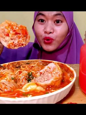 A post by @mukbang.rendom on TikTok caption: Bagian 2070 | Mukbang bakso Misdasem !! (Yt: Ila Lhaila)#ilalhaila #mukbangbakso #baksomisdaseum #baksopedas #bikinngiler #mukbangvideo 