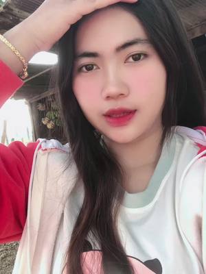 A post by @ounrii593 on TikTok caption: #កន្ទូចកូនម៉ែ🤍👸🏻 #😁😁😁 