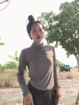 A post by @thoemlida on TikTok caption: ឆុយ​នៅ​តែព្រៃ​មុខ​ឡេីង​ដូច​ស្វា🌚😖