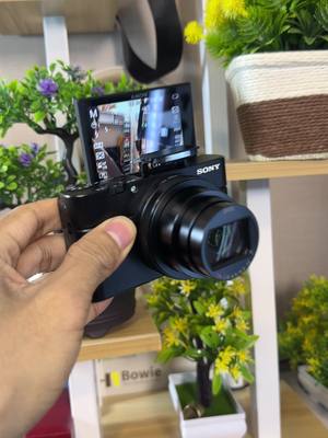 A post by @g_daren on TikTok caption: Sony RX100 M7 #sonyមួយទឹក #rx100 