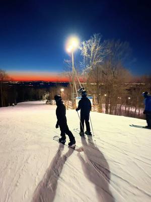 A post by @floriancarli on TikTok caption: un coucher de soleil magnifique 🤩 #ski #montreal #pvtmontreal #pvtcanada #canada #quebec 