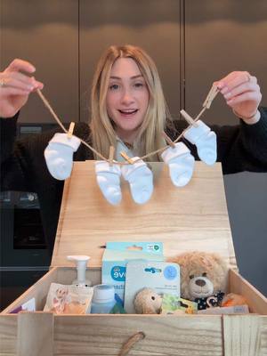 A post by @diewalsers on TikTok caption: Wie findet ihr das Geschenk?😍💙🩷 #DIY #geschenkidee #LifeHack 