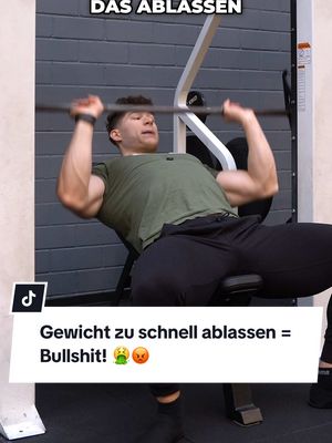 A post by @kaygedan on TikTok caption: Gewicht zu schnell ablassen = Bullshit! 🤮😡 #muskelaufbau #fitness #fitnesstips #gymtips #chestday 