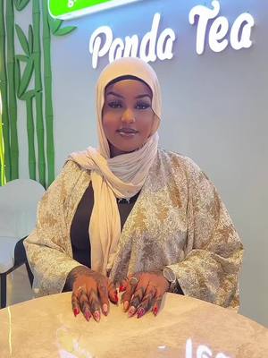 A post by @qalanjo.somalia on TikTok caption: Muqalkan ku qimi batteryga telephonkaga ani 98% 🔋💋😂@PANDA_TEA_ke  ka war doona aheyaaa 🫶🏽#somalitiktok #fyp #qalanjosomali 