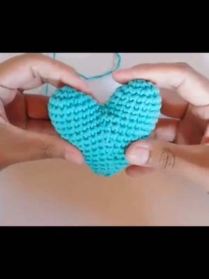 A post by @nanymanualidades10000000 on TikTok caption: #tejer #❤️ #14defebrero #regalos #hobbie #crochet #trabajo #entretenimiento #pasatiempo #fyp #passtime #parati #manualidades #extrañamentesatisfactorio #nanymanualidades #antiestres #2025 #ventas #mentemilionaria #Love No te pierdas la parte número 1 en mi perfil y muy pronto el resultado final para que puedas hacer estos corazones y elaborar tus ramos de regalos 