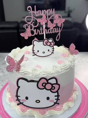 A post by @blancapaez47 on TikTok caption: #hellokittycake #pastelespersonalizados #3lechescakes🎂 #pastelesenchantilly #parati #fyp 