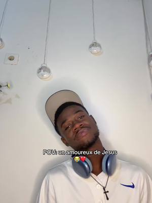 A post by @bayve_bml7 on TikTok caption: Mais @do7_officiel  c’est quoi ce hit ? 😭 soit bénis bros #challenge #tiktokchretiens✝️❤️ 