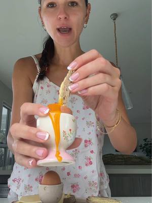 A post by @anna..paull on TikTok caption: this video will help you eat <3