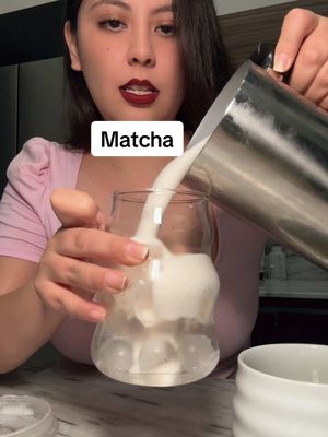 A post by @alealvaa on TikTok caption: #matcha #fyp #matchaceremonial 