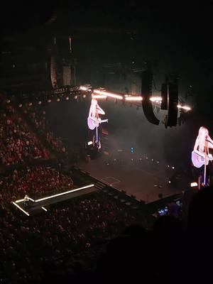 A post by @x_.aly.michelle._x on TikTok caption: Kelsea's surprise song for the night #leavemeagain #kelseaballerini  #kelseaballeriniconcert #targetcenter #minneapolis #liveontour @Kelsea Ballerini 