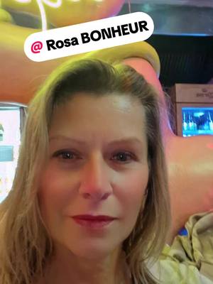 A post by @crakynette on TikTok caption: #bonheur #happy #pourtoi #fyp @Rosa BONHEUR #musique #ambiance #amis 