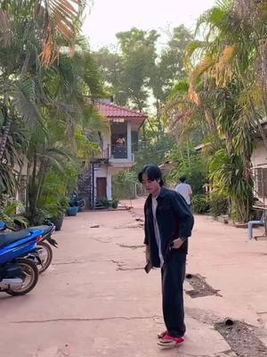 A post by @lajlim__1 on TikTok caption: #lajlim #ມັກຄົນກົດໃຈ💓 #20 