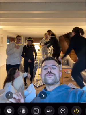 A post by @ibngarcia on TikTok caption: somos un cuadro 😂 #humor 