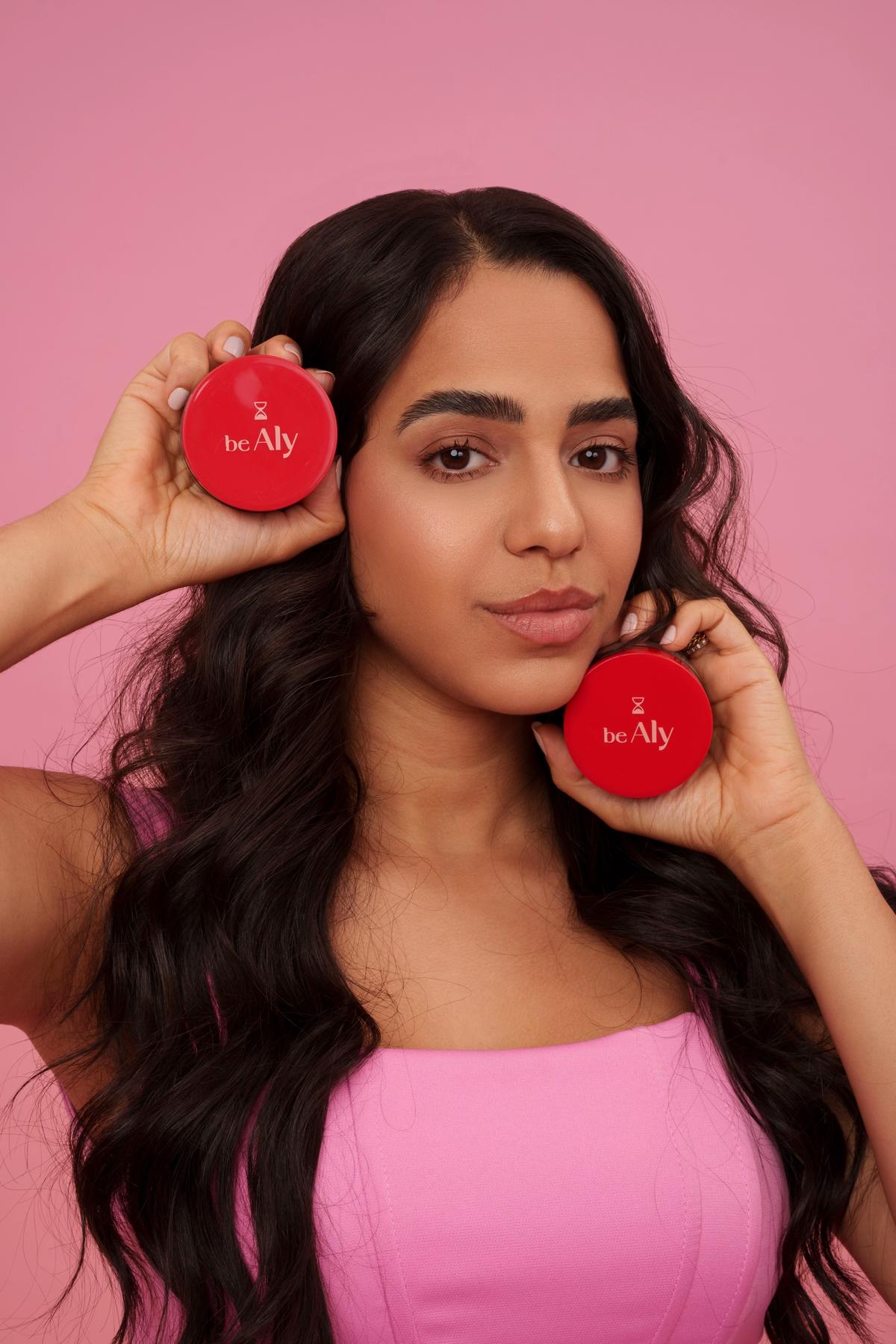 A post by @euumirellasantos on TikTok caption: Live de Lançamento é Hoje!  Às 20:00hrs ✨⏳♥️ fiquem ligados. 