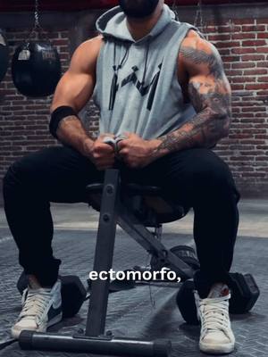 A post by @chuyalmada on TikTok caption: De ectomorfo a TORO : esta fue mi lucha para ganar volumen 🔥 de ser el más flaco a FUERTE 💪 #gym #gimnasio #fitness 