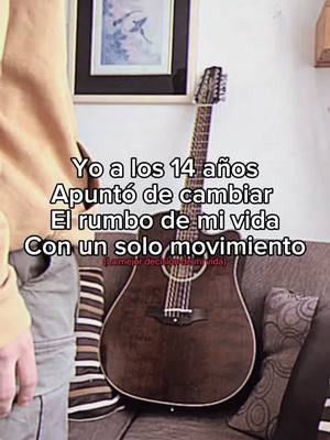 A post by @danyaraujochuu on TikTok caption: Sin duda alguna 🎇🌌#requinto #guitar #corridostumbados 