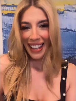 A post by @adrianaboada23 on TikTok caption: Estrenando look #rubia #look #newlook 