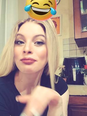 A post by @valentinaemarcyforever on TikTok caption: #puraveritaaa😂😂😂😂😂😂😂😂😂 #🤣🤣🤣 #cuocadoc💪😍😋 #viralv #neiperteeeeeeeeeeeeeee #nei #perte #