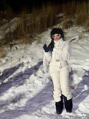 A post by @miylifestyle on TikTok caption: 😂⛸️🏂❄️ #snowtubing 