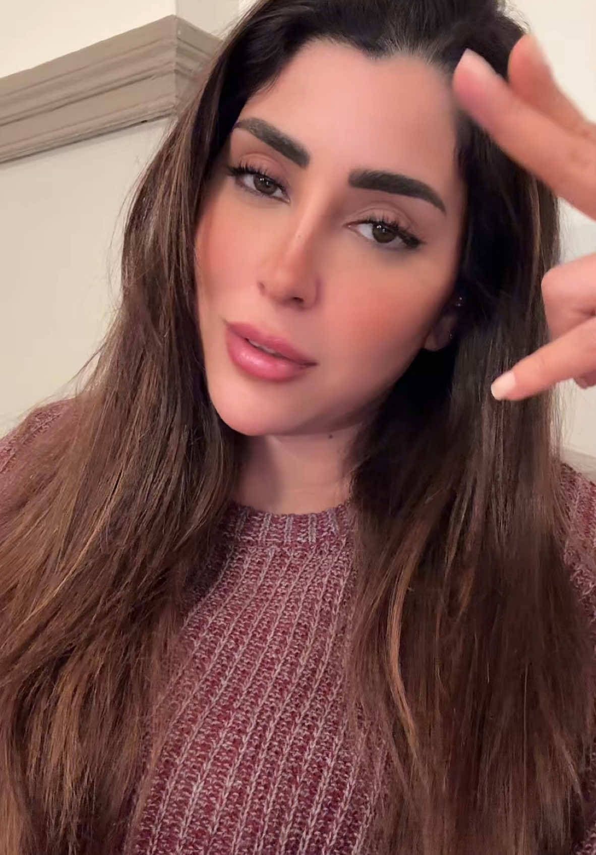 A post by @aytenamer on TikTok caption: شوفونى و انا ندل 😂  #ايتن_عامر #ايتن #ayten3amer #aytenamer #شوفتونى_وانا_جدع 