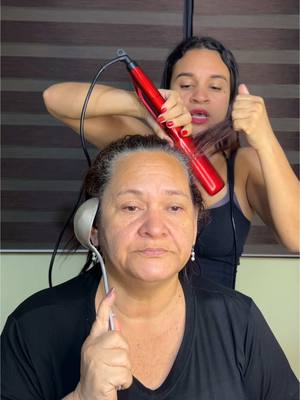 A post by @soto_karla on TikTok caption: #asmrsounds #asmr #peluquera #peluqueria #karlasoto 