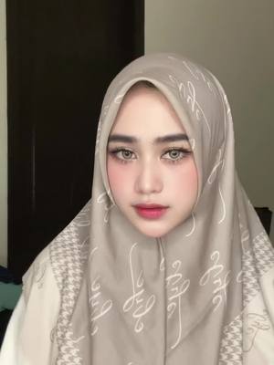 A post by @novitasary02__ on TikTok caption: Hijab dari @❣️Lia Putry❣️ 