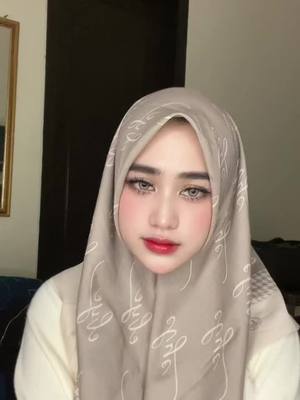 A post by @novitasary02__ on TikTok caption: Hijab dari @❣️Lia Putry❣️ 