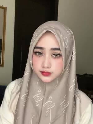 A post by @novitasary02__ on TikTok caption: Hijab dari @❣️Lia Putry❣️ 