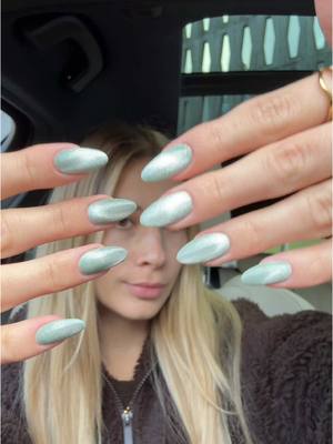 A post by @paula_doeringer on TikTok caption: diese Glass Nails sind wirklich das SCHÖNSTE DESIGN everrrrr