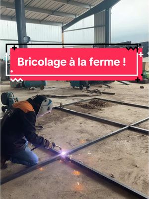 A post by @jody.hayandco on TikTok caption: Bricolage à la ferme !!! 🌧️