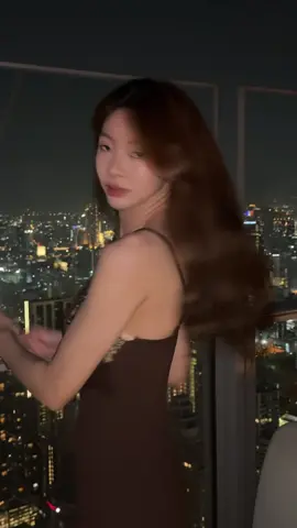 A post by @leonachang on TikTok caption: 要奔三了還是可以變裝