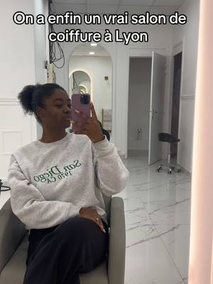 A post by @jayandto on TikTok caption: Le salon est a 2 minutes à pied de la part Dieu à 66 rue waldeck rousseau 69006 #lyon #afro #coiffure 💃🏾💃🏾  @ESTHER BEAUTY 