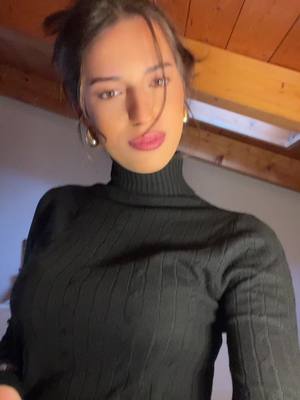 A post by @enasll01 on TikTok caption: Po ma lun lojen #albania #fypシ #fypシ゚viral #01 #foryoupage #foryoupage #fypシ゚viral #fypシ #outfit 