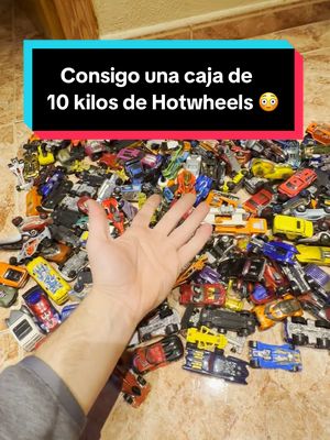 A post by @themonsternach on TikTok caption: Consigo una caja de 10 kilos de Hotwheels 😳 #hotwheels #hotwheelscollector #diecast #carcommunity #lentejas 