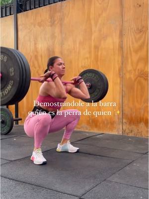 A post by @yocemontesinos on TikTok caption: Empezando la semana con toda la actitud 🙂😂 #Crossfit #chile #entrenamiento #fitness #fitgirl #training #motivacion #motivation #humor #crossfitter #crossfitlife #saludable #santiagodechile #santiago #chileeeee