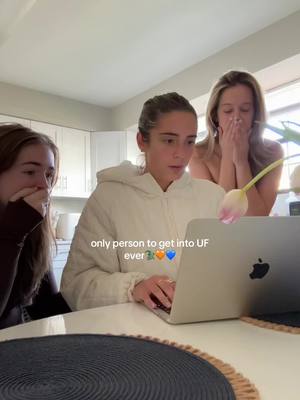 A post by @isabellamvaldes on TikTok caption: lmk if you want my stats