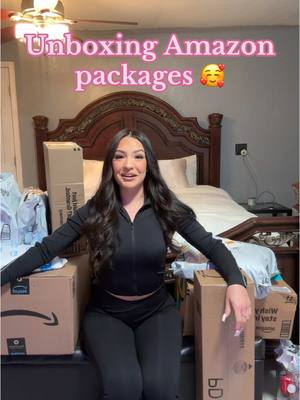 A post by @solteroalexis on TikTok caption: Hi bestiesss 🩷 thank you for all the Amazon gifts, I LOVE YALL🥹🫶 #foryoupage #foryou #fyp #parati #unboxing #unboxingvideo #amazonhaul 