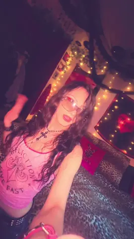 A post by @dannysiconic on TikTok caption: shes back 😛🩷 #y2k #2000s #mcbling #y2kfashion #ayesha #leopardprint 