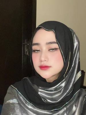 A post by @novitasary02__ on TikTok caption: Hijab @Owner Toko Madinah Arosbaya 