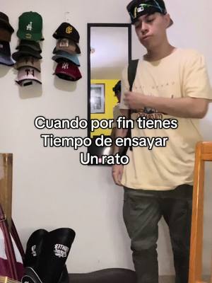 A post by @danyaraujochuu on TikTok caption: Lo siento pero el tistos me gana 🥺 #guitar #musica #corridostumbados 