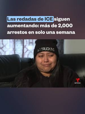 A post by @noticiastelemundo on TikTok caption: Yenitza Marquina está devastada por el arresto de su padre cerca de Chicago. Explica que tenía 30 años viviendo en el país y lo detuvieron este domingo en su casa. En las últimas horas se han presentado #redadas en Miami, Puerto Rico, Dallas y más. #Deportacionesmasivas #deportaciones