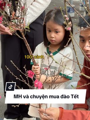 A post by @growwithminhee on TikTok caption: Đi chợ mua đào ngày Tết kiểu 😂 #growwithminhee #MinHee #embénóitiếngAnh #fyp #xuhuong 