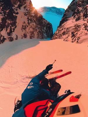 A post by @mathis_dumas on TikTok caption: Couloir de légende 🚀 #baffin #polarstar #ski #steep 